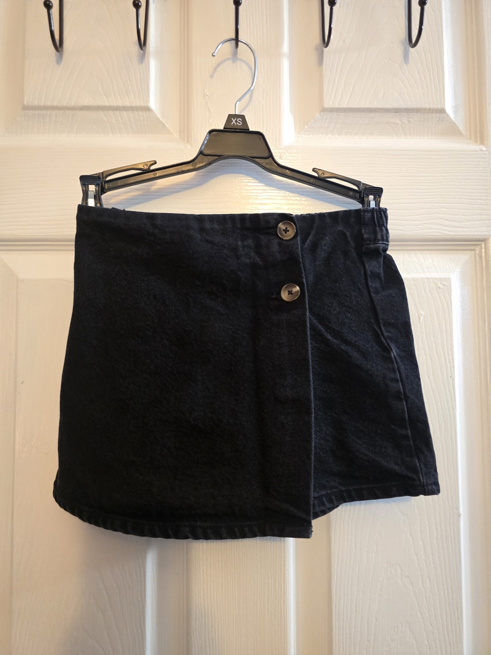 Girl's Old Navy Black Button-Front Mini Skort